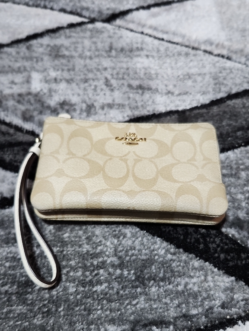 COACH SIGNATURE COATED CANVAS CORNER DOUBLE ZIP WRISTLET WALLET NEUTRAL